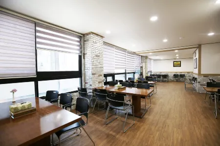 Gongju Hotel Geumgang Отели в г. Конджу