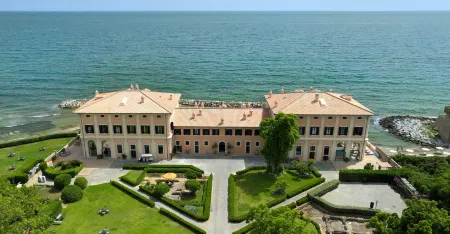La Posta Vecchia Hotel Отели рядом с достопримечательностью «lazio club ladispoli»
