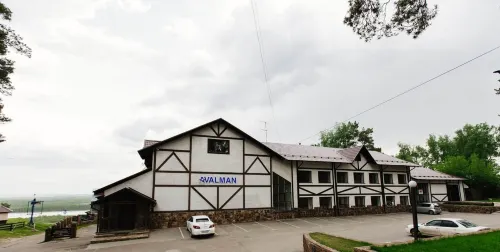 Avalman Hotel