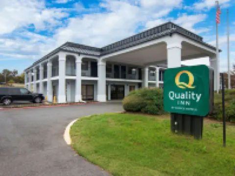Quality Inn Near Casinos and Convention Center Hotels in Bossier City