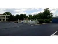 Super 8 by Wyndham Clarksville Northeast