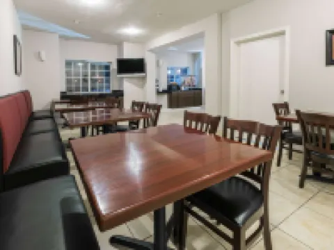 Microtel Inn & Suites by Wyndham Scott Lafayette Hotels in Lafayette