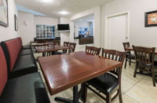 Microtel Inn & Suites by Wyndham Scott Lafayette