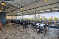 Magnus Fortune House Business Hotel , Magarpatta Отели рядом с достопримечательностью «Шрай Мейерешвар Ганапати Темпл, Моргаон»