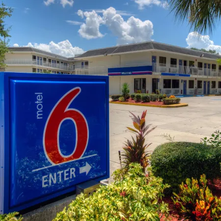 Motel 6 Bradenton, FL