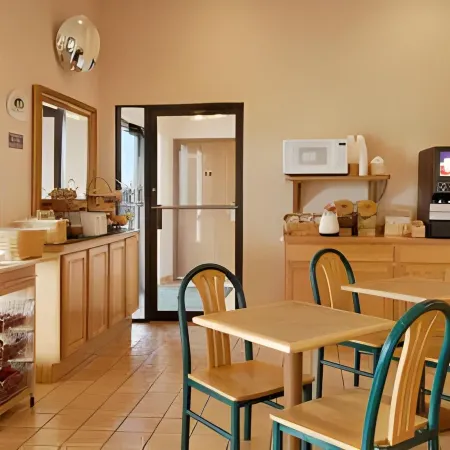 Super 8 by Wyndham Collinsville St. Louis