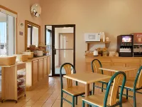 Super 8 by Wyndham Collinsville St. Louis - breakfast