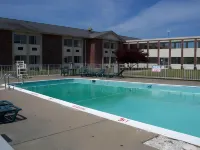 Days Inn by Wyndham Erie - piscina
