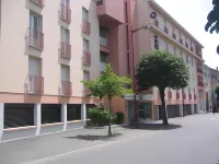 Brit Hotel Cahors - Le France Hotels near Maison de l'eau et Fontaine des Chartreux