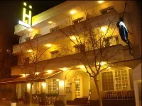 Hotel Restaurant Llansola فنادق في El Montsia