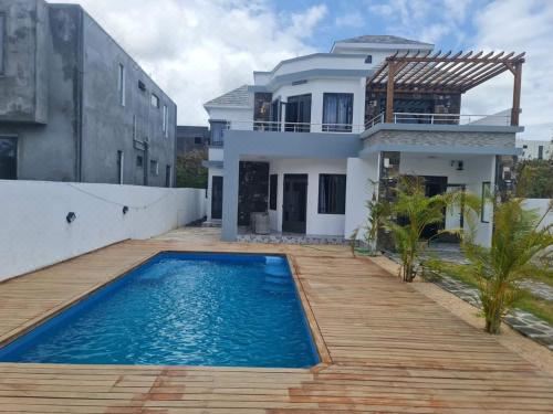 Hotel Silverwood, Leisure & Recreation, Outdoor Swimming Pool
