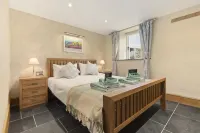 Awel y Môr - 3 Bedroom Cottage - Whitesands Hotels in St Davids