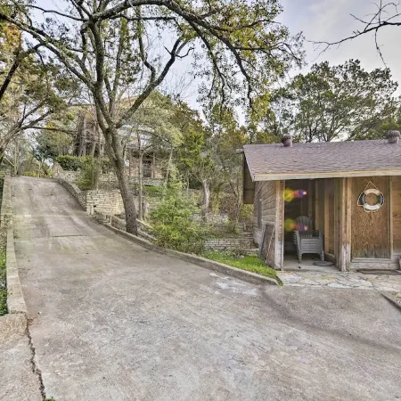 Bright n Breezy Waterfront Lake Granbury Getaway!