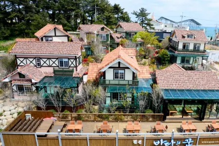 Ulsan Pension Dream of the Sea Отели рядом с достопримечательностью «Jinha Beach»