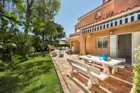 4 Bedrooms Private Pool Close to All Amenities