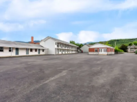 Quality Inn & Suites Hotels in Coos County