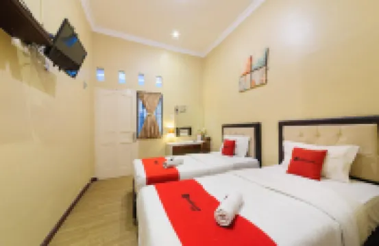 RedDoorz Plus near Universitas Sumatera Utara Hotel di Padang Bulan Selayang II
