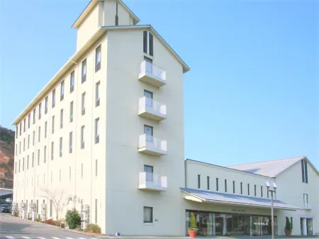 Royal Garden Hotel Отели рядом со станцией JR Anan station