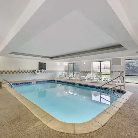 Comfort Suites East Lincoln - Mall Area