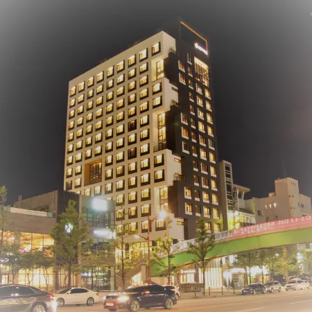 Gangneung City Hotel Отели рядом с достопримечательностью «Павильон Кёнподэ»