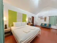 Holiday Resort Hotels near Big Tree Koh Yah Noi