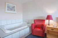 Ramada by Wyndham 100 Mile House Hotel a 108 Mile Ranch