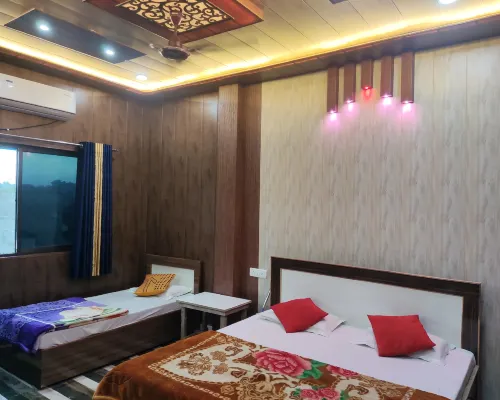 Goroomgo Kashi Nest (Varanasi, Uttar Pradesh) Hotels near Thai Temple
