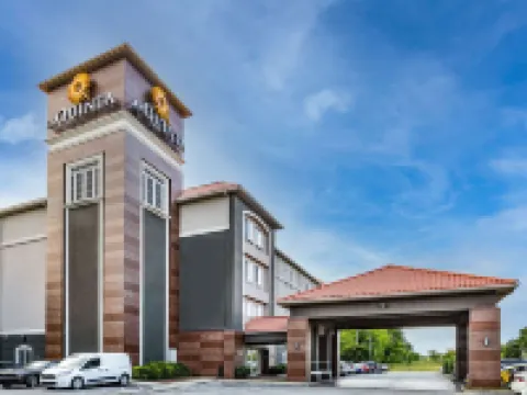 La Quinta Inn & Suites by Wyndham Norfolk Hotels in Norfolk