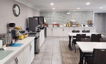 Days Inn by Wyndham Kelowna