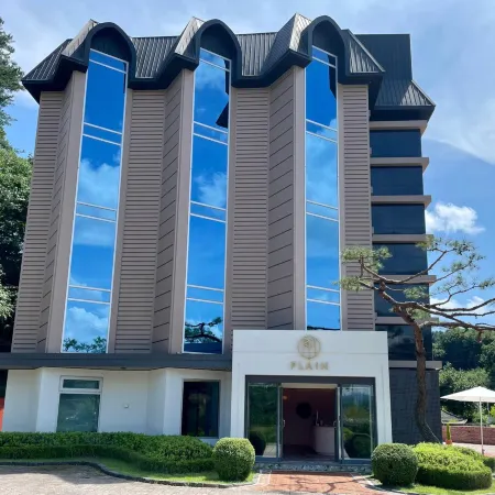 PLAIN HOTEL
