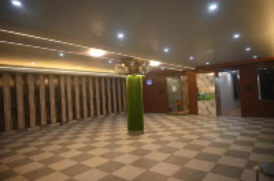 โรงแรม ปรินซ์ โรงแรมในโคราฆปุระ