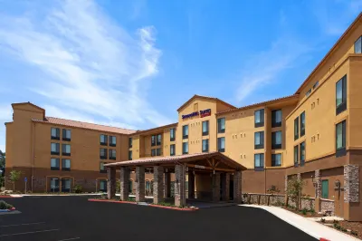 阿塔斯卡德羅SpringHill Suites飯店 Atascadero Lake Park附近的飯店