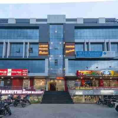 Famous Residency Hotel Exterior