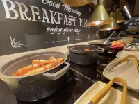 Hex Wildlife Hotel at Yorkshire Wildlife Park - breakfast