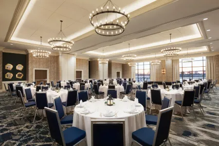 Embassy Suites by Hilton Wilmington Riverfront Отели в г. Уилмингтон