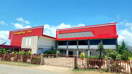 Sunnyday Inn Merauke Отели рядом с достопримечательностью «MONUMEN KAPSUL WAKTU»