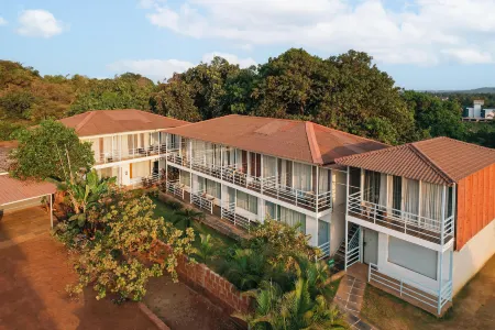 Koko Maya by Stone Wood, Morjim Отели в г. Морджим