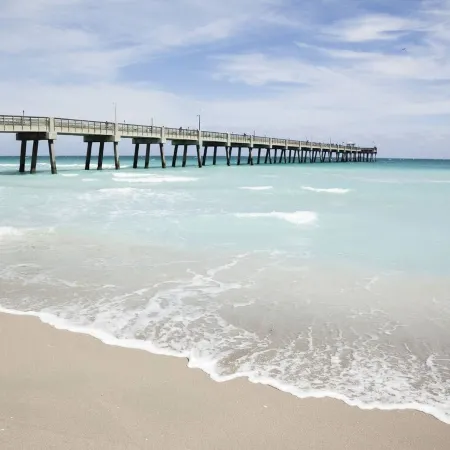 Beautiful 2 - Bedroom Rental Unit near the Beach
