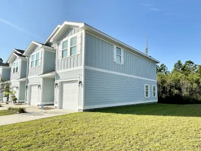 Large , CLEAN townhome with pool view, next to Sports Complex Hotels near One Thirty One Events by Trigo