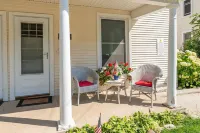 Downtown Petoskey location,  blocks from shopping and dining. Clean and Cozy!