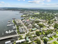 Downtown Manteo Studio - 12 minutes to OBX beaches!