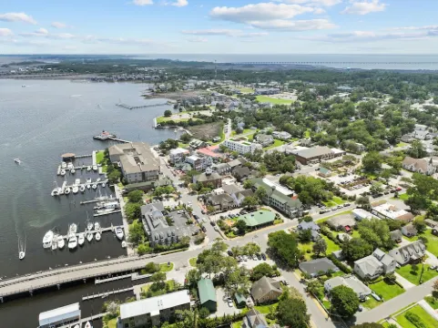 Downtown Manteo Studio - 12 minutes to OBX beaches!