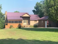Modern Lakefront Log Cabin on Rough River Lake