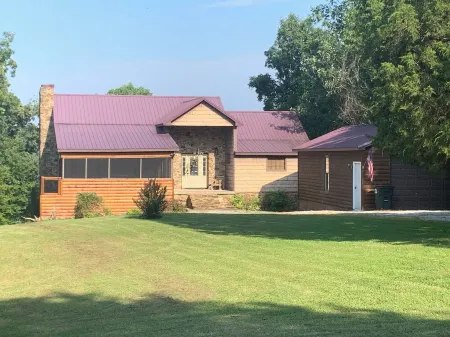 Modern Lakefront Log Cabin on Rough River Lake Отели в г. Grayson County