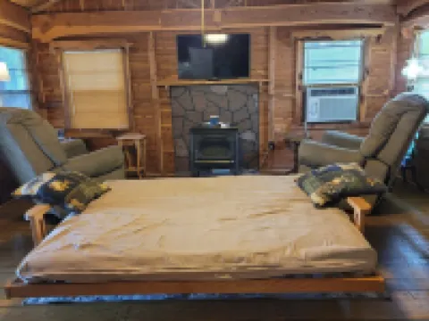 Lakefront Cedar Cabin-South Toledo Bend-fishing pier,dock-covered parking-pets👌