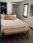 Cozy 2br cottage with firepit, long lake views, lake access and shady/sunny dock - Wifi