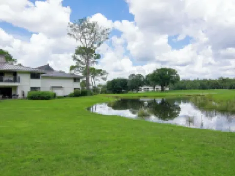 First Floor 2bd/2ba Fully Remodeled  Condo in Saddlebrook Hotels in Wesley Chapel South