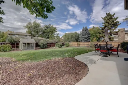 Modern 5 BR - Large Yard + BBQ + Kid's Playhouse + Game Room + Great WiFi