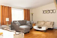 Cozy 3-bed 1.5 baths 1 mile from UConn campus. WiFi AC Patio Kitchen Dining room