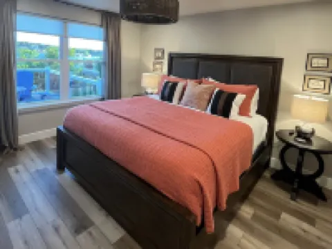La Casita! Brand new cottage with boat parking overlooking Honey Creek Marina!!! Hotels in Grove